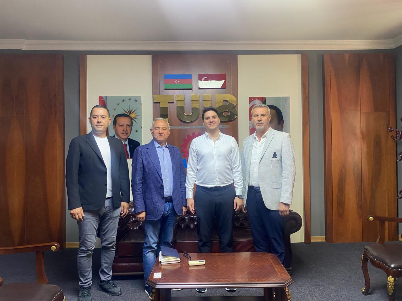 Adana Hacı Sabancı Organize Sanayi Bölgesi İdarə Heyətinin sədri Bekir Sütcü Türkiyə-Azərbaycan İş Adamları və Sənayeçiləri İctimai Birliyinin (TÜİB) ofisini ziyarət edib.